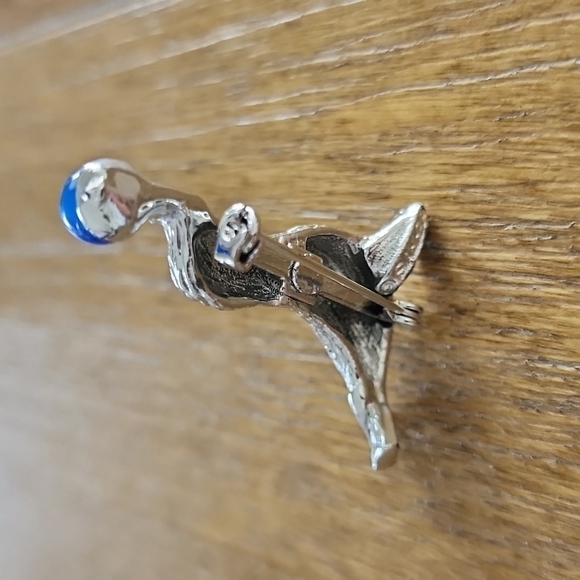 Vintage Gerry’s Signed Seal Brooch Silvertone Blue Moonglow Bead - Picture 3 of 4